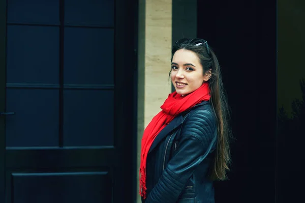 Retrato Jovem Modelo Menina Bonita Jaqueta Couro Elegante — Fotografia de Stock