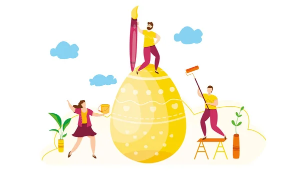 Современная векторная иллюстрация милых крошечных людей с кисточками и краской украшают пасхальные яйца. Мужчины и женщины танцуют и празднуют Пасху. С праздником. Концепция командной работы для открытки, веб-сайт — стоковый вектор