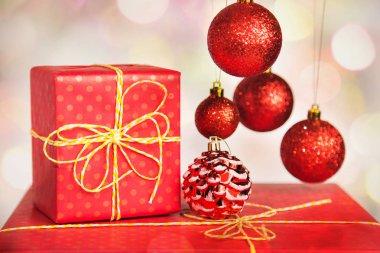 Kırmızı Noel ayrıntıları