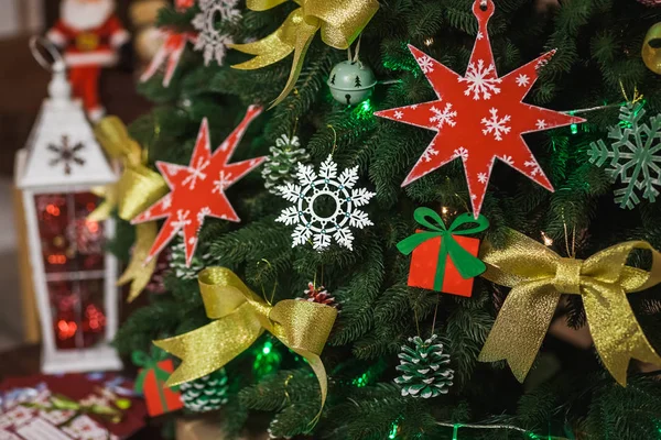 居心地の良い冬のクリスマス インテリアの手作り要素 — ストック写真