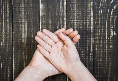 kadın ve çocuğun ellerde açın