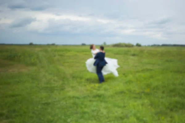 Blurry romantic bride and groom — Stock Photo, Image