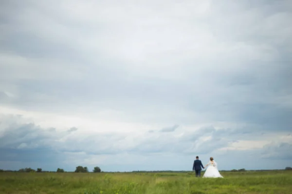 Blurry romantic bride and groom — Stock Photo, Image