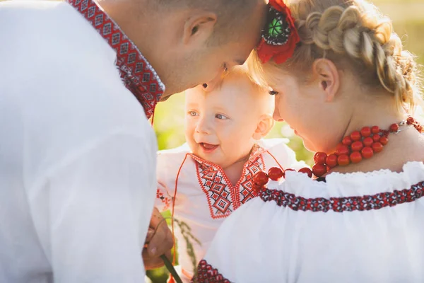 Etnik Ukraynalı aile portresi 