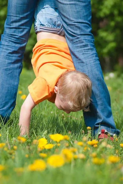 Mother plays with her little son — Stock Photo, Image