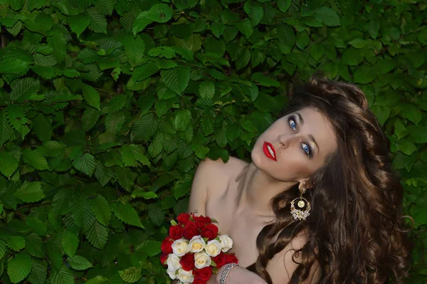 Retrato Hermosa Chica Con Labios Rojos — Foto de Stock
