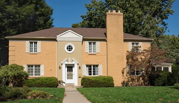 Asymmetrical Tan Brick House — Stock Photo, Image