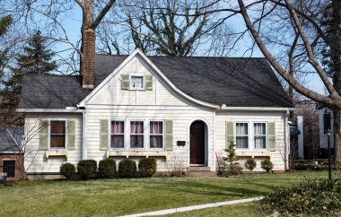 Zirve ile küçük sarı ev