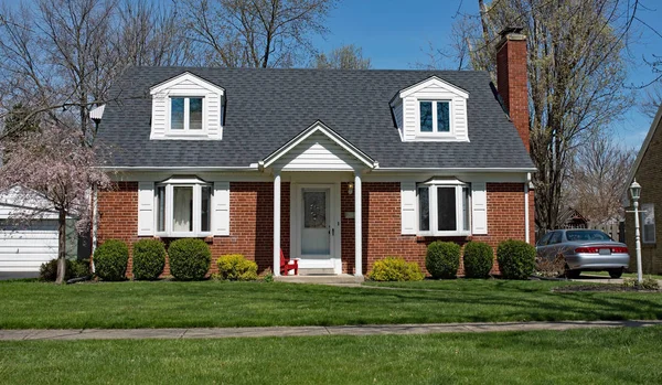 Brick Cape Cod-huis — Stockfoto