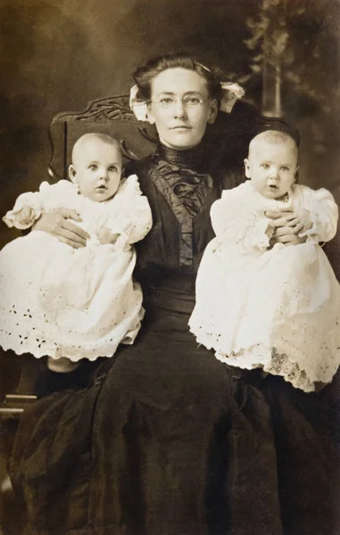 Mother Twins Antique Photograph — Stock Photo, Image