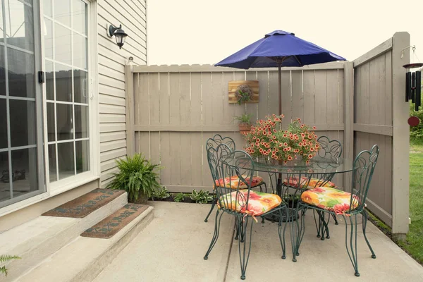 Meubles Patio Condo Avec Parapluie — Photo