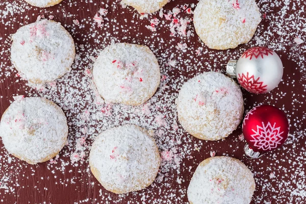 Kerst raspberry gevuld boter koekjes. — Stockfoto