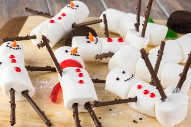 Ev yapımı hatmi kardan adam.