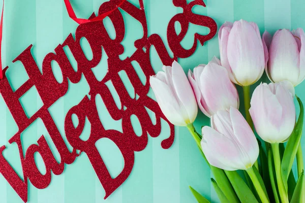 Вітальна листівка для день Святого Валентина з тюльпанів. — стокове фото