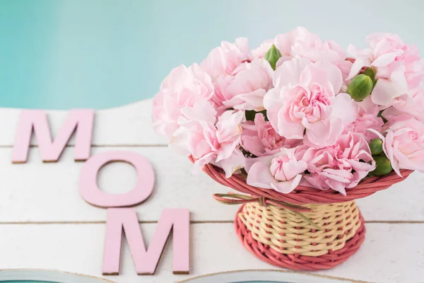 Rosa Nelken zum Muttertag. — Stockfoto