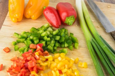 Kahvaltı pastırma pasta için malzemeler.