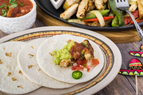 Mexican food. Chicken fajitas. — Stock Photo, Image