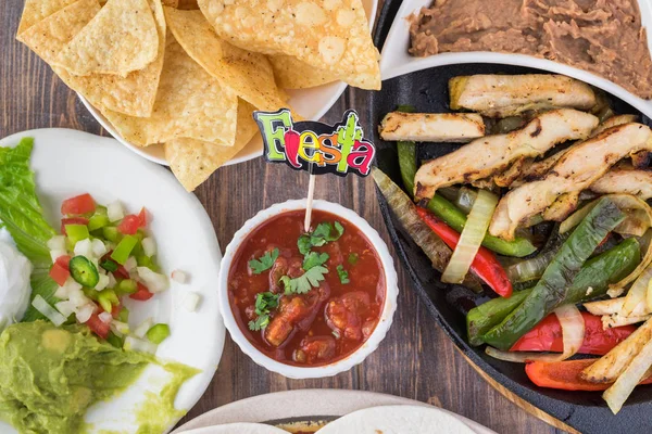 Mexikói ételek. Csirke fajitas. — Stock Fotó