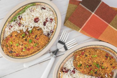 Kızılcık pirinç pişmiş tortilla kabuklu tilapia.