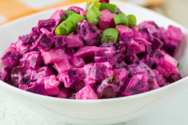 Homemade, sağlıklı, pancar kızılcık, elma salatası. 