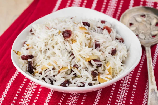 Kızılcık beyaz pirinç.