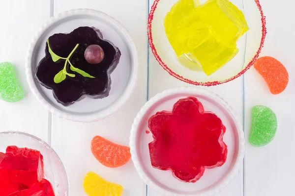 Cóctel casero de cubos de gelatina con alcohol . — Foto de Stock