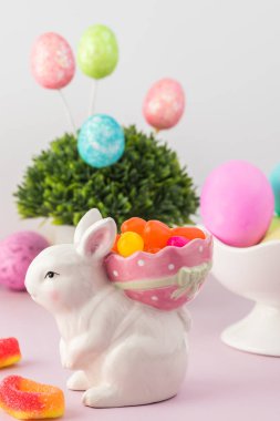 Parti tablo Easter kutlama için dekore edilmiş.