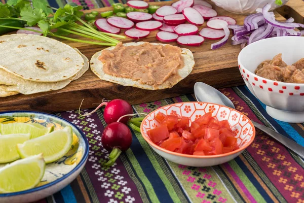 Ingredients for homemade vegetarian corn tacos with refried bean — Stock Photo, Image