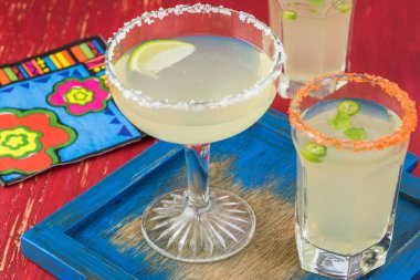 Klasik margarita kokteyl tuz RIM ile süslenmiş.