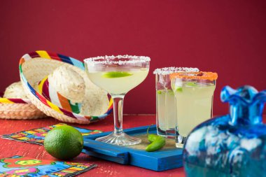 Klasik margarita kokteyl tuz RIM ile süslenmiş.