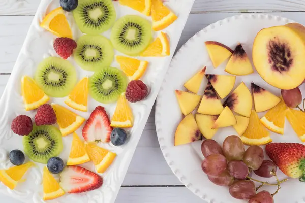 Bagas e frutos cortados . — Fotografia de Stock