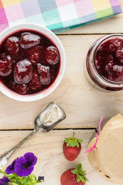 Homemade strawberry preserves. — Stock Photo, Image