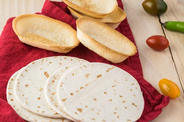 Flour tortillas and mini taco boats - ingredients for taco. — Stock Photo, Image