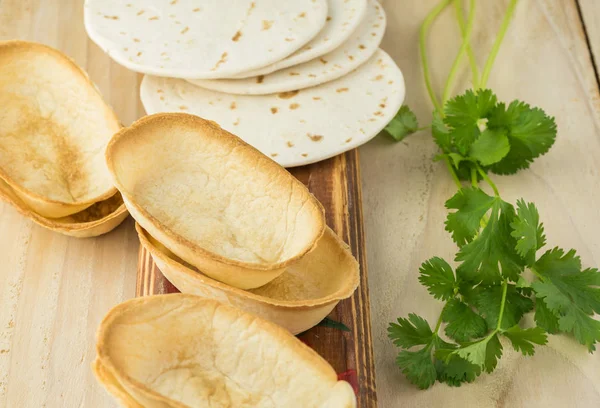 Flour tortillas and mini taco boats - ingredients for taco. — Stock Photo, Image