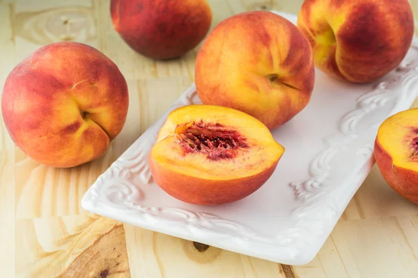 Çiftlik Organik şeftali.