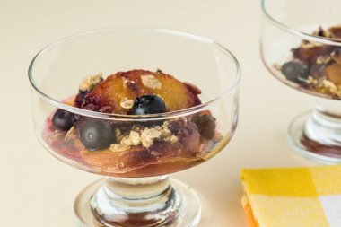 Sağlıklı tatlı - yaban mersini şeftali net.