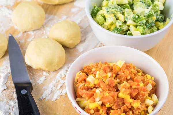 Ingrediënten voor taart beten met ei en plantaardige vulling. — Stockfoto