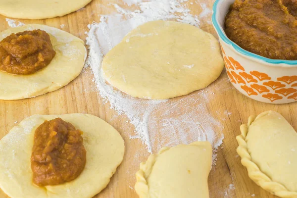 Çiğ kabak böreği sokması.