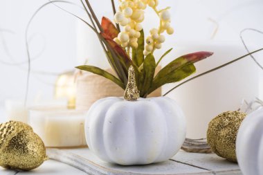 Sonbahar beyaz masa dekorasyonu.