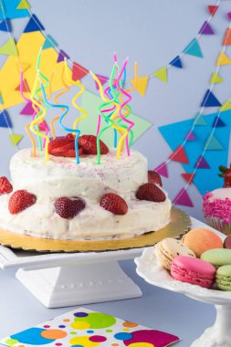 Dekore edilmiş tatlı doğum günü tablo.