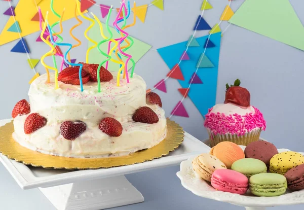 Dekore edilmiş tatlı doğum günü tablo.