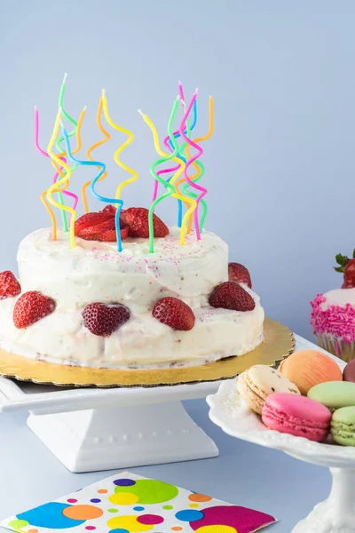 Dekore edilmiş tatlı doğum günü tablo.