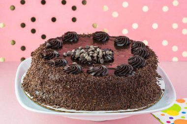 Çikolatalı doğum günü pastası.