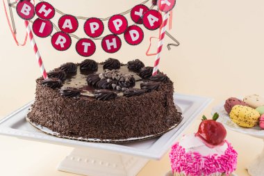 Çikolatalı doğum günü pastası.