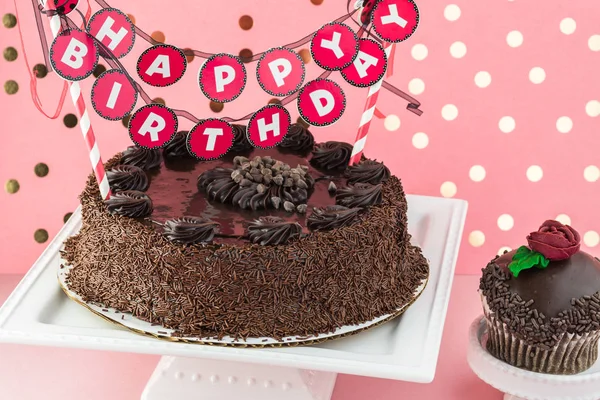 Çikolatalı doğum günü pastası.