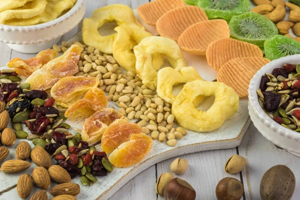 Çeşitli sağlıklı snack.