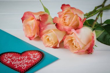 Gül Sevgililer günü tebrik kartı.