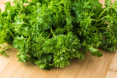 Demet taze maydanoz.