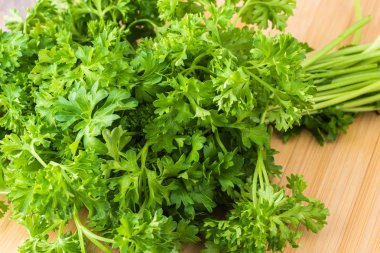 Demet taze maydanoz.