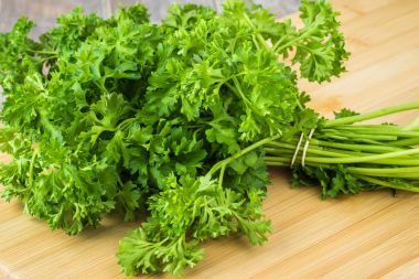 Demet taze maydanoz.